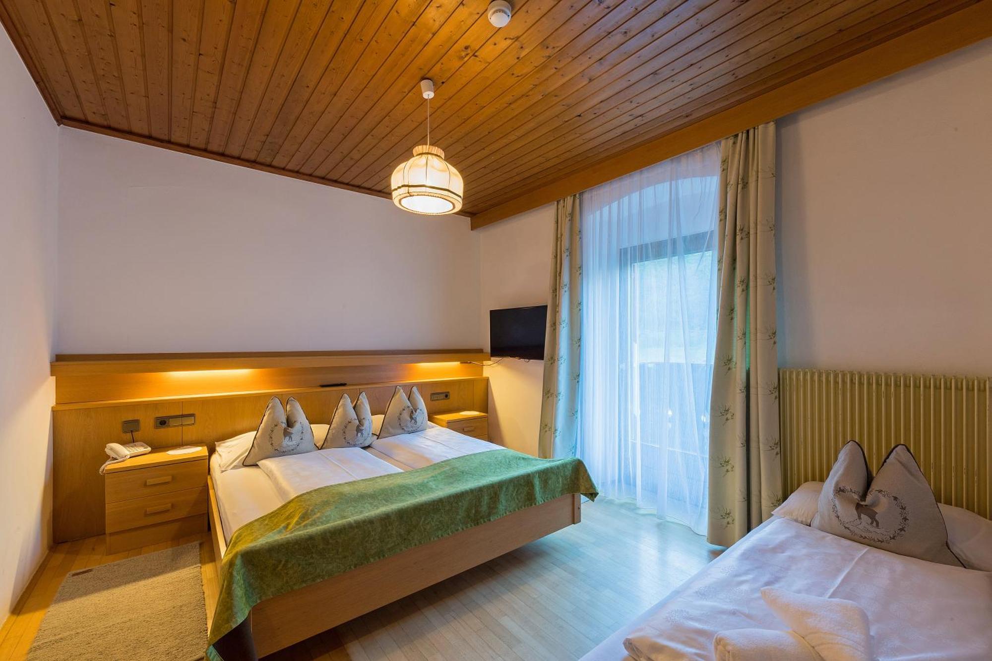 Alpin Natur Hotel Brueckele Брайес  Экстерьер фото