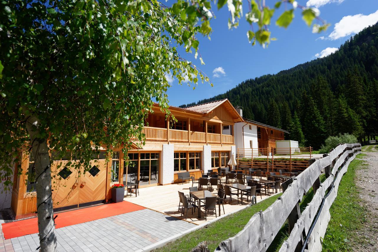 Alpin Natur Hotel Brueckele Брайес  Экстерьер фото